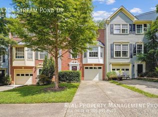 14704 Stream Pond Dr, Centreville, VA 20120