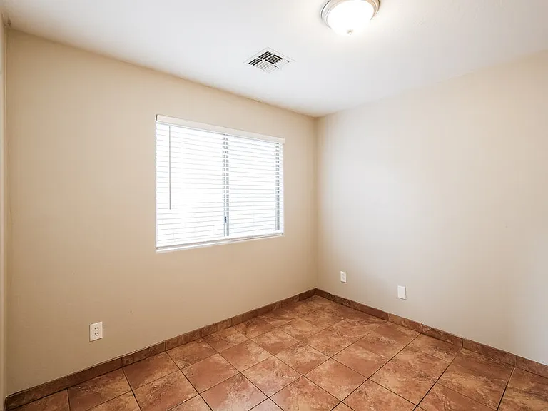 1604 S 80th Ln — Photo 14