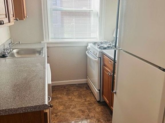 5th image of 3206 Magnolia Ave #2W