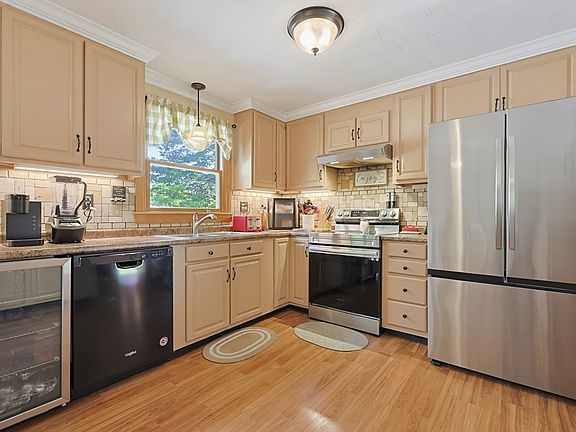 4th image of 155 Dunnbrook Rd