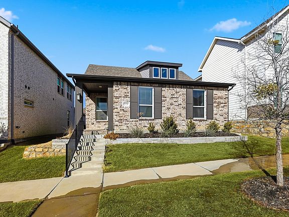 2nd image of 2320 Stella Ln