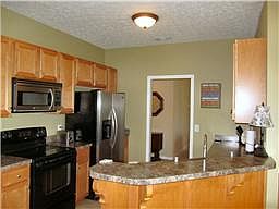 The kitchen has ample cabine