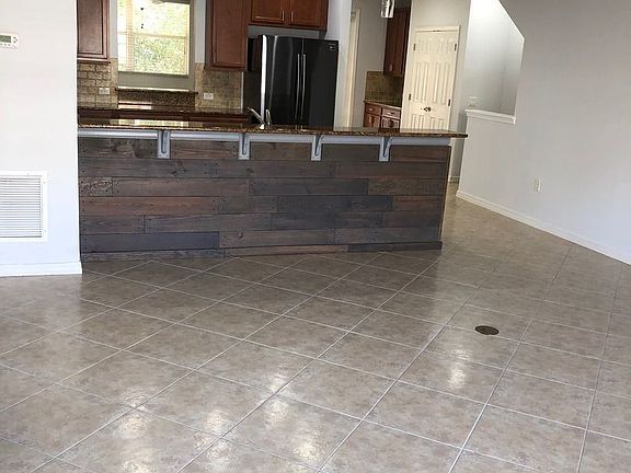 5th image of 627 Pensacola Ln