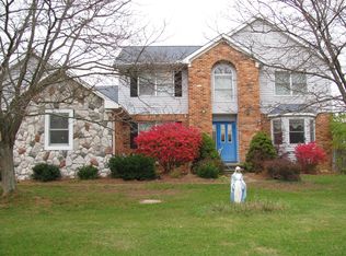 9700 Dickerson Ct, South Lyon, MI