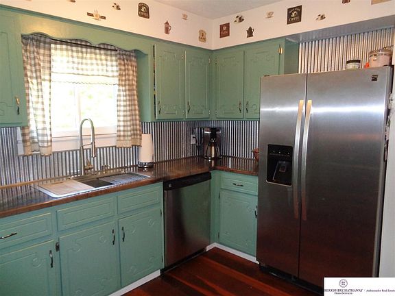4th image of 821 A St
