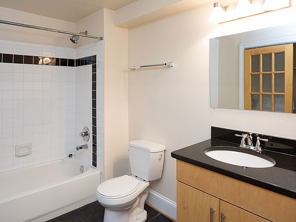 5th image of 109 W Broad St #101