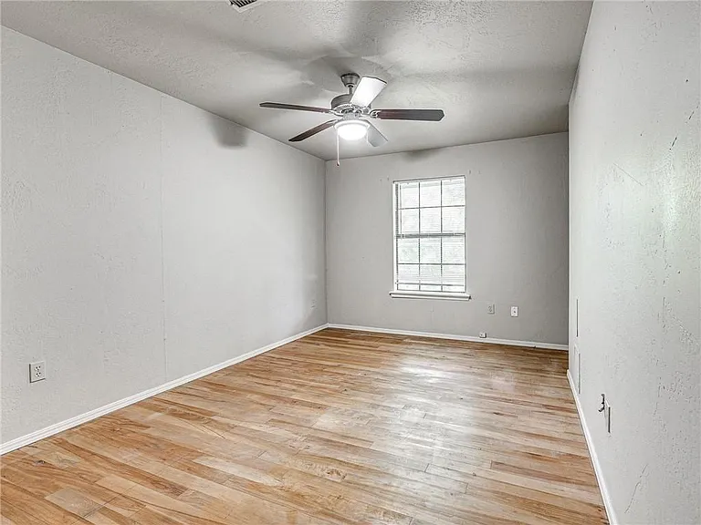 12901 Carrie Ct — Photo 26