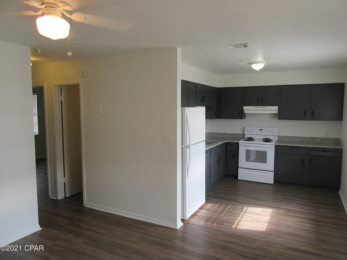 Building Photo - 2814 N Panama Ave #7