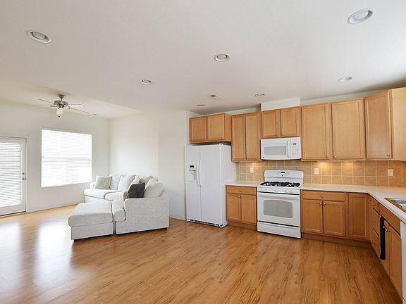 2nd image of 2422 Uinta St