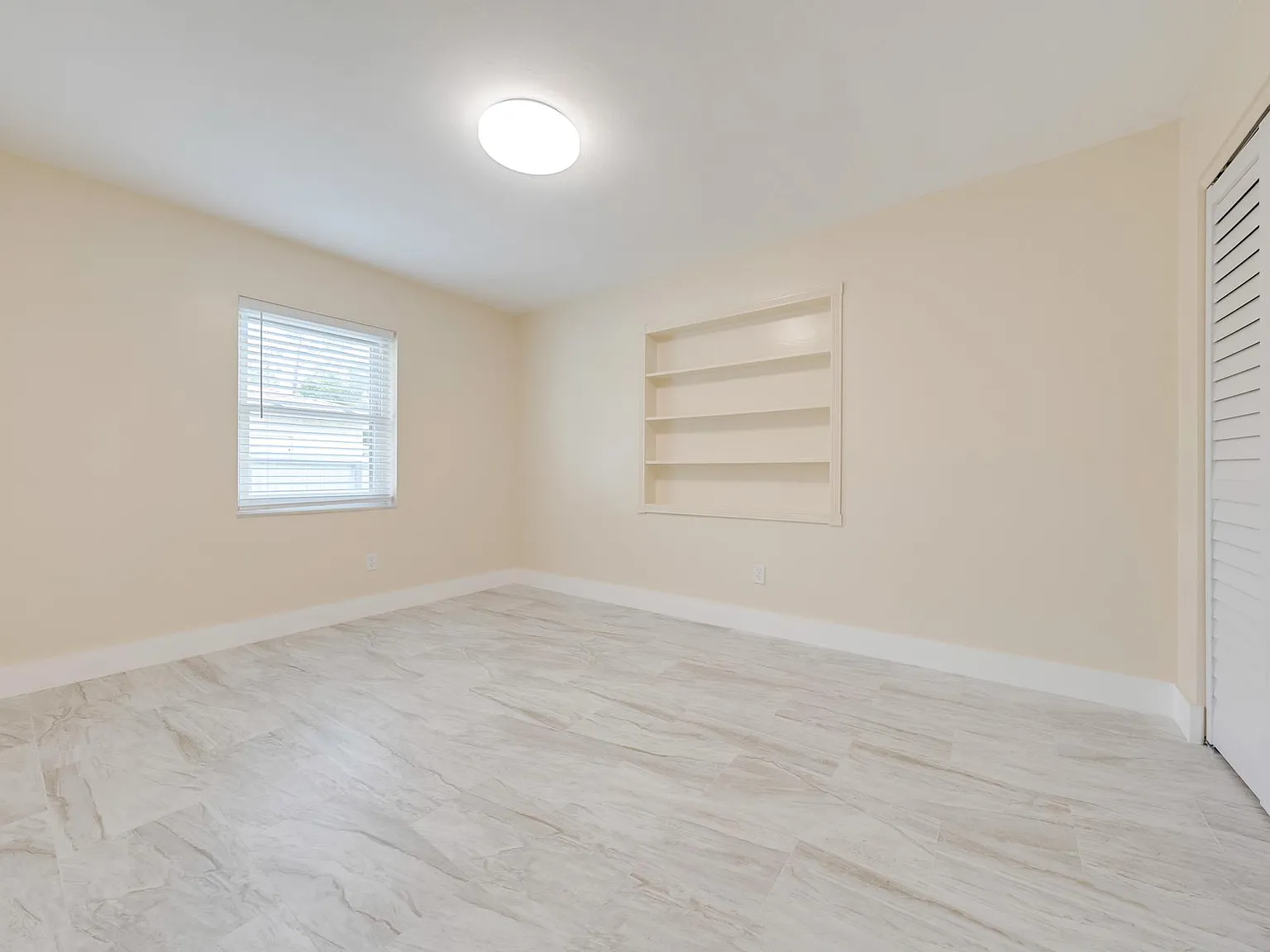 3 bed, 1400 sqft, $2,100 — Photo 4