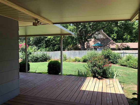 3rd image of 1616 N Wildwood Dr