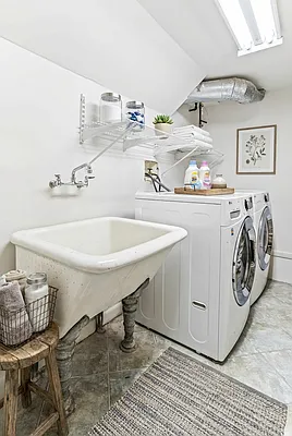 Sold by Christie's International Real Estate Group, LLC | media 17