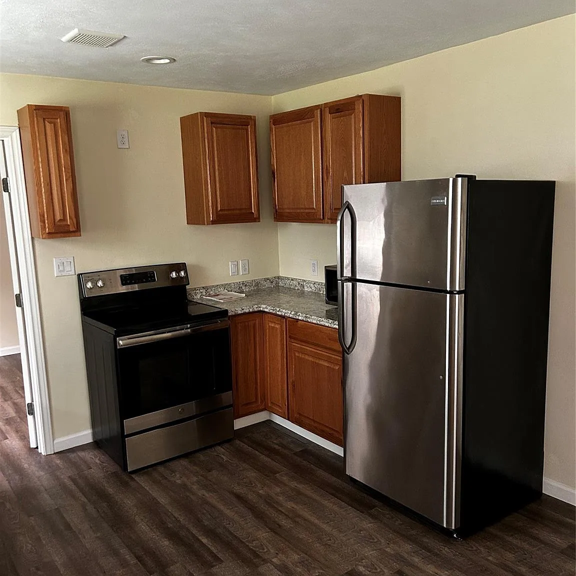 1 bed, 1.0 bath, 4310 sqft, $900 — Photo 3