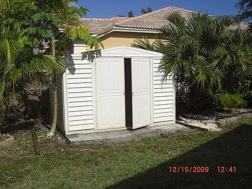 5th image of 9425 SW 182nd Ter