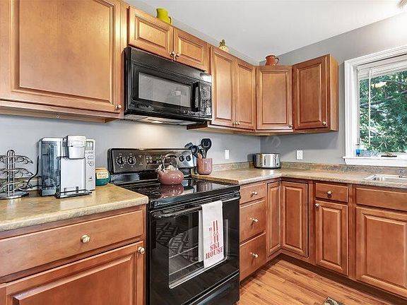 4th image of 135 Vernon St #3A
