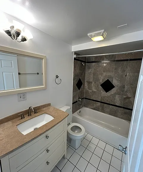 412 1/2 Rose Ave #A — Photo 5