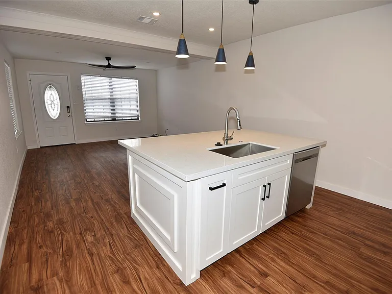 4322 Allen St — Photo 3