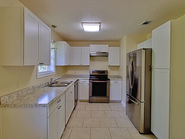 1040 Charles C Frasier Blvd — Photo 7