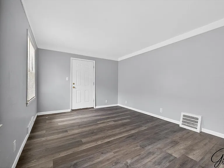 16212 Maddelein St — Photo 4