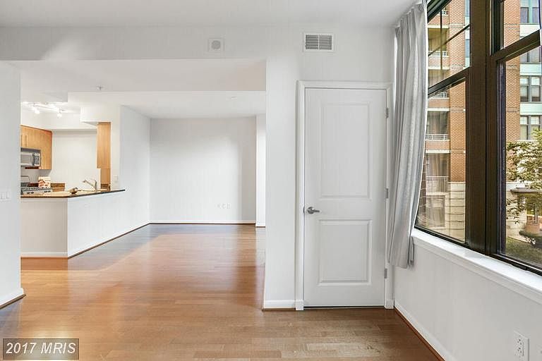 1st image of 1021 N Garfield St APT 223