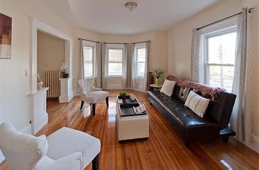 3rd image of 300 Lynnfield St