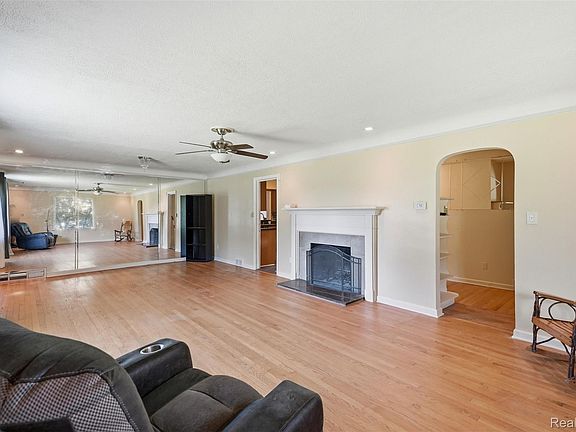 5th image of 27315 Lathrup Blvd