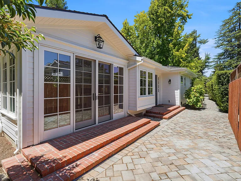 140A Heather Dr — Photo 3