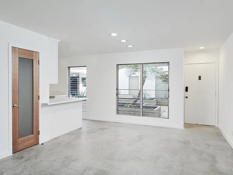 305 San Vicente — Photo 6
