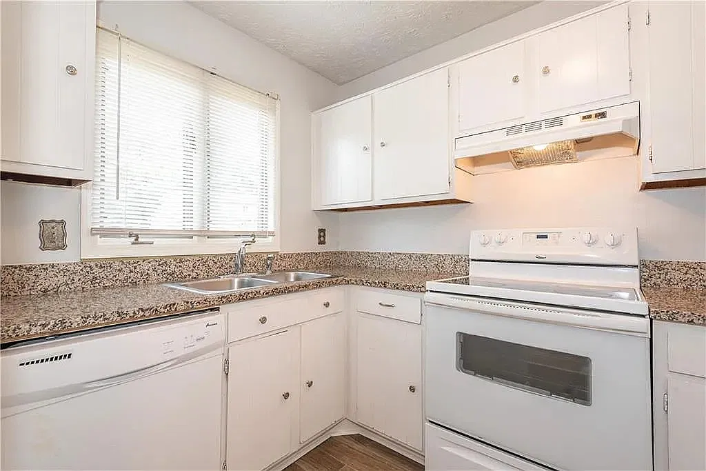 2 bed, 2.5 bath, 1054 sqft, $1,900 — Photo 4
