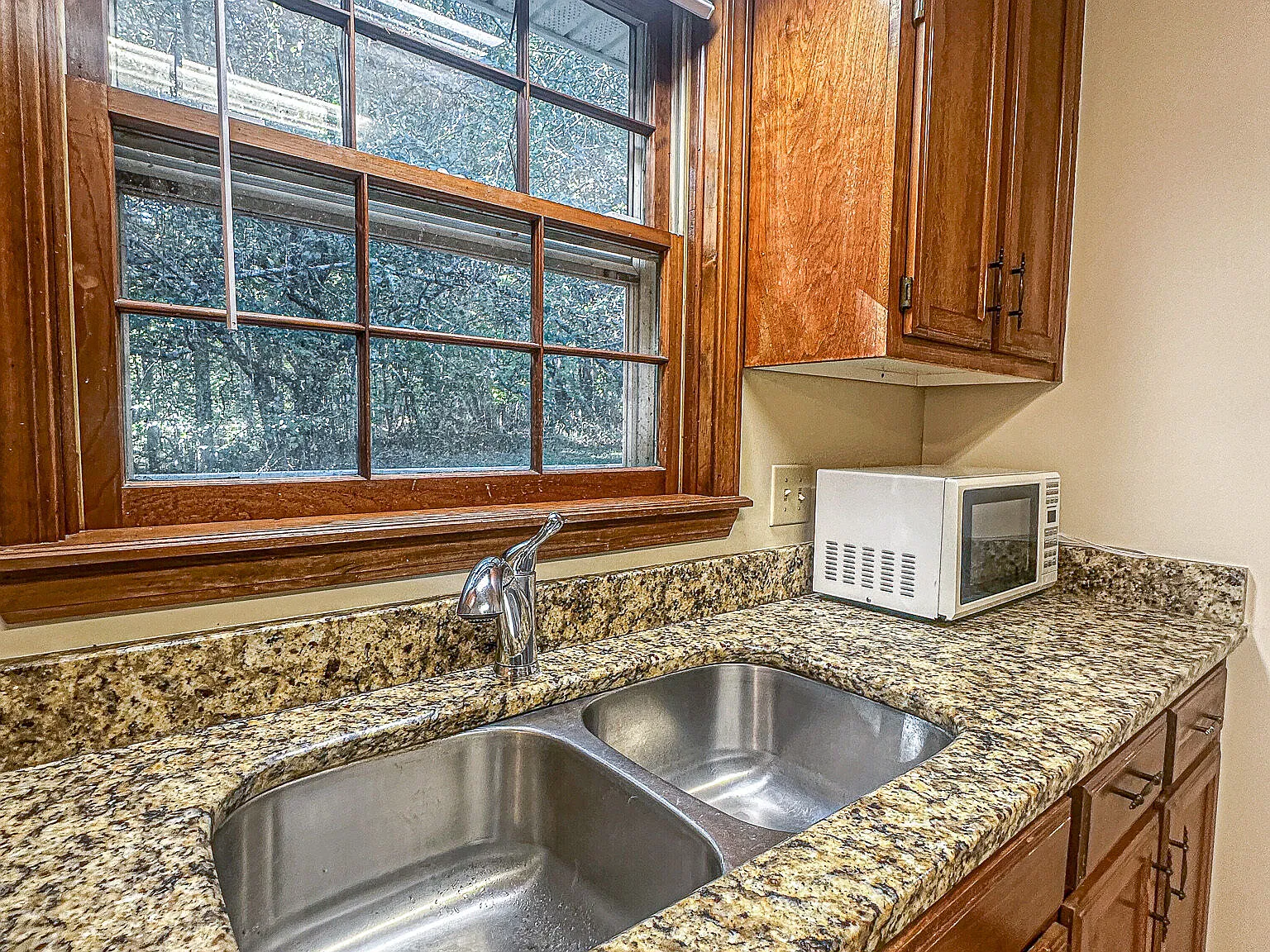 3 bed, 2.0 bath, 1350 sqft, $2,200 — Photo 4