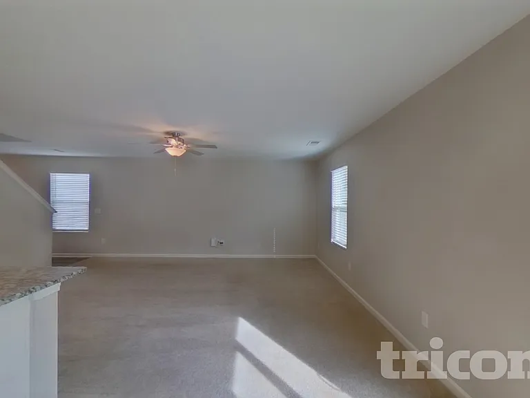 2118 Southlea Dr — Photo 3