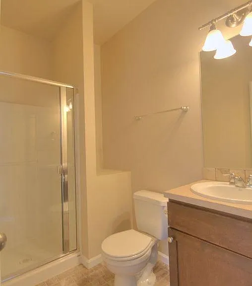 Upstairs Guest Bath 2