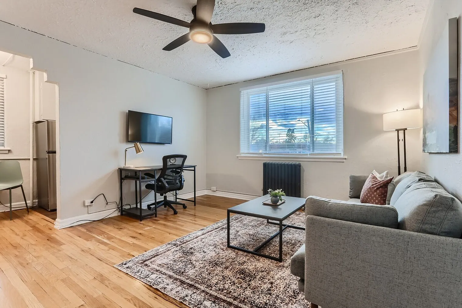 2 bed, 1.0 bath, 548 sqft, $2,731 — Photo 3