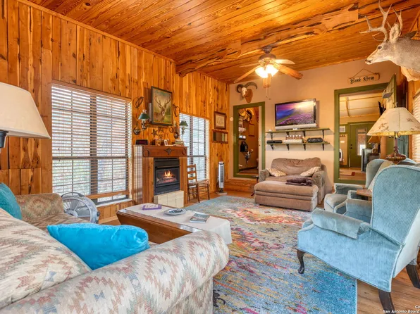 19019 FM 470, Tarpley, TX 78883