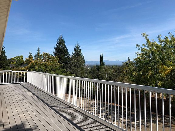 3rd image of 3385 Oakwood Pl