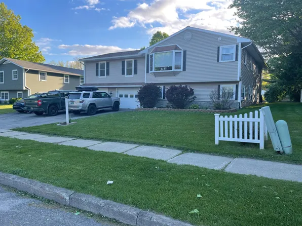 8 Southview Dr #6, South Burlington, VT 05403