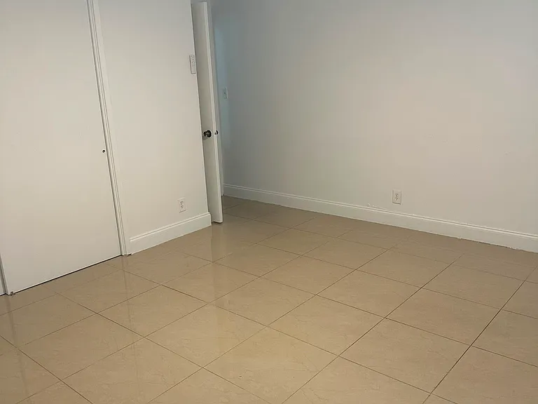 2024 NE 26th St #1 — Photo 3