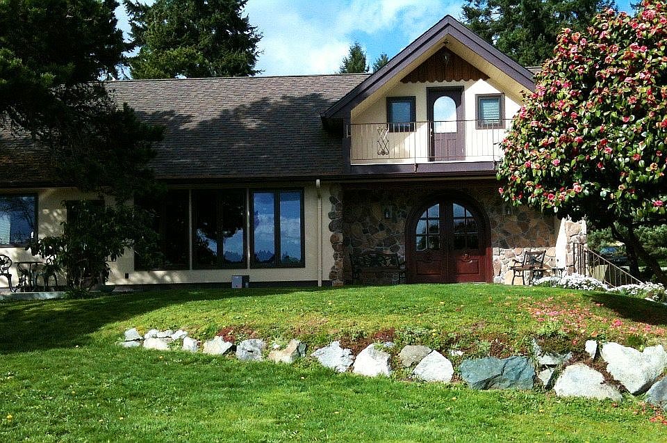 2nd image of 10205 Manitou Beach Dr NE