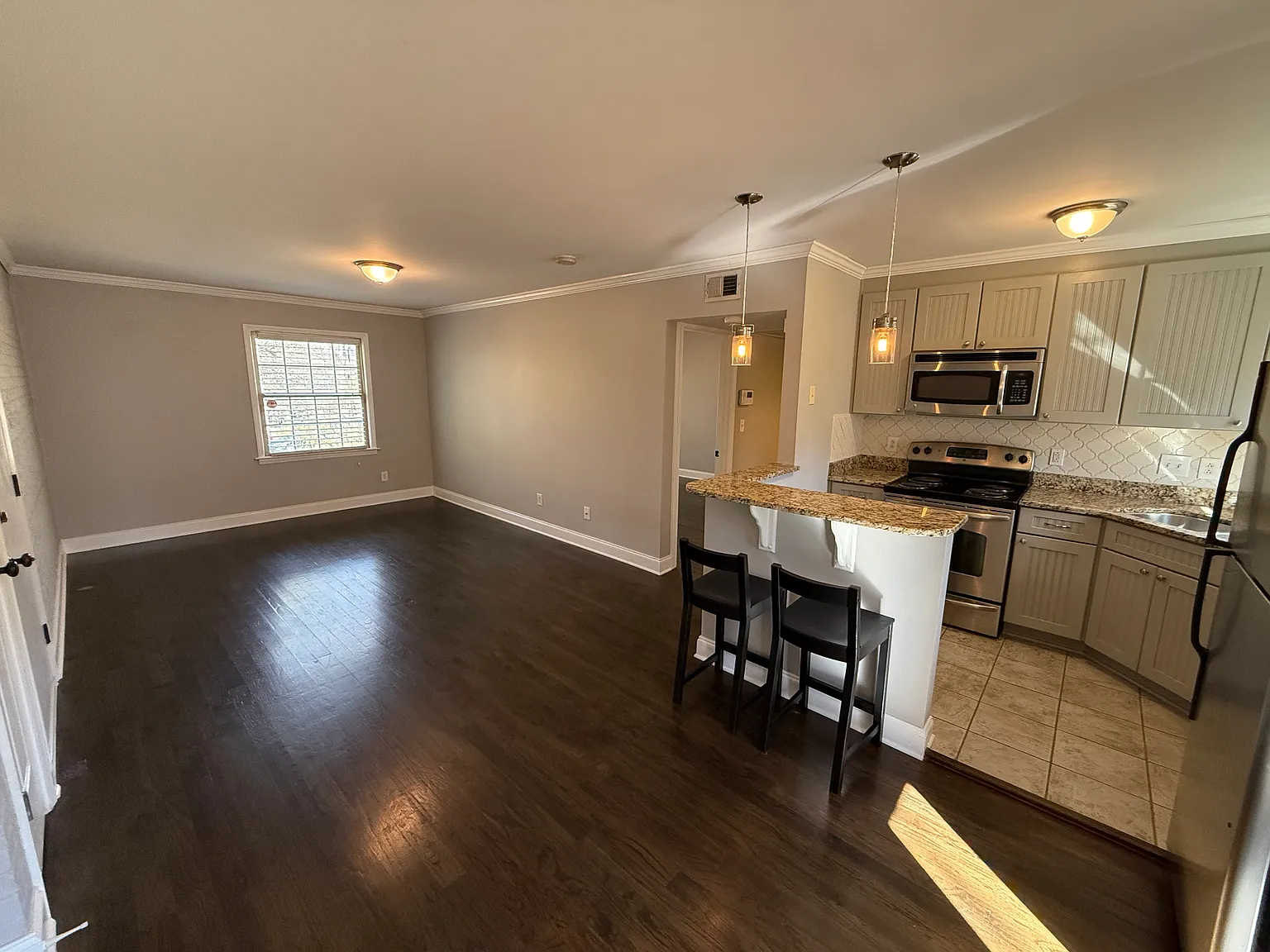1 bed, 620 sqft, $1,300 — Photo 2
