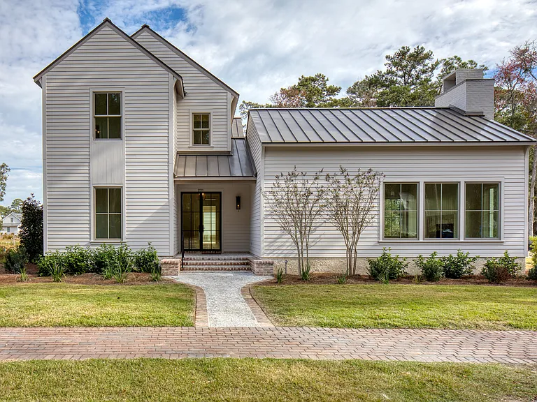 221 Vinson Rd — Photo 2