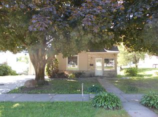 601 E 1st St, Anamosa, IA 52205