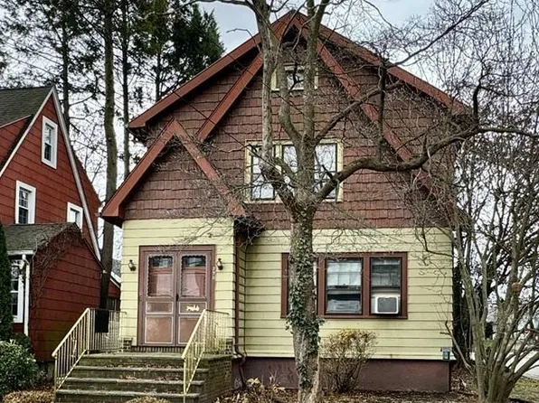 298 Farrant Ter, Teaneck, NJ 07666