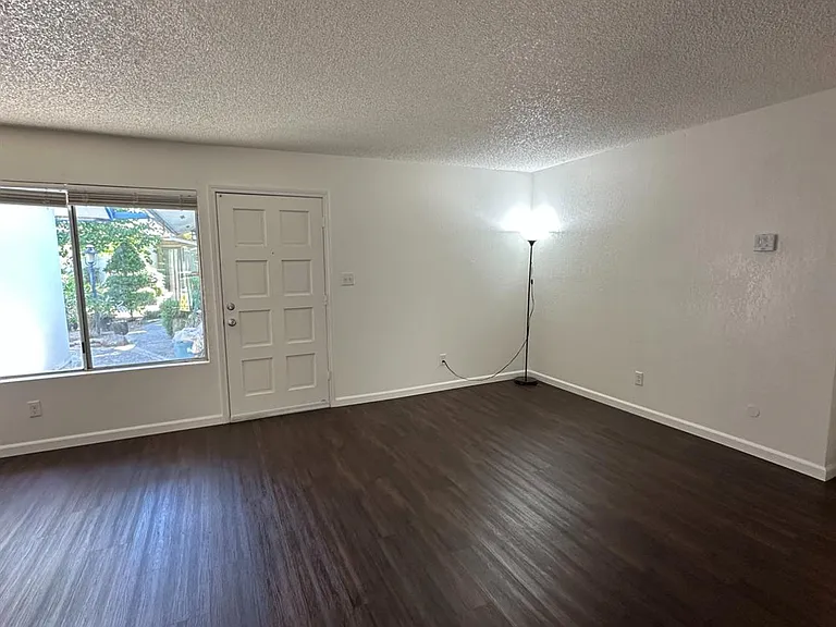 1409 W Fairmont Ave #C — Photo 4