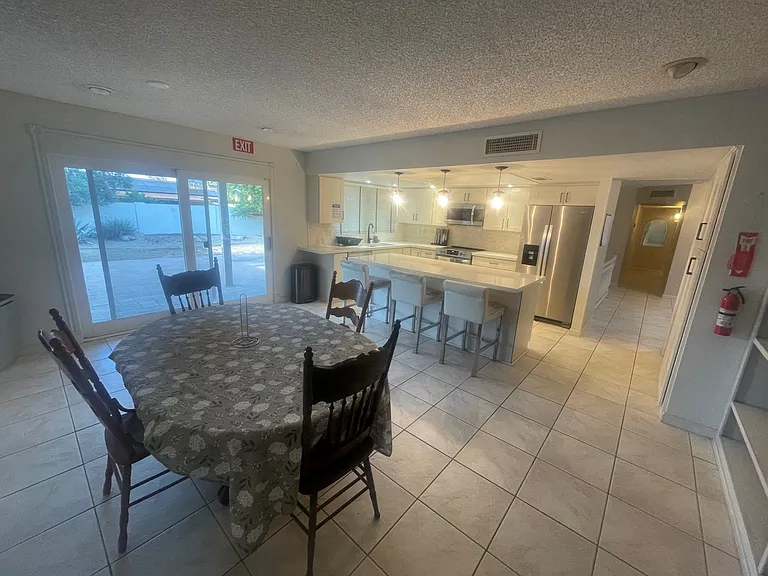 Kitchen/Dining Area