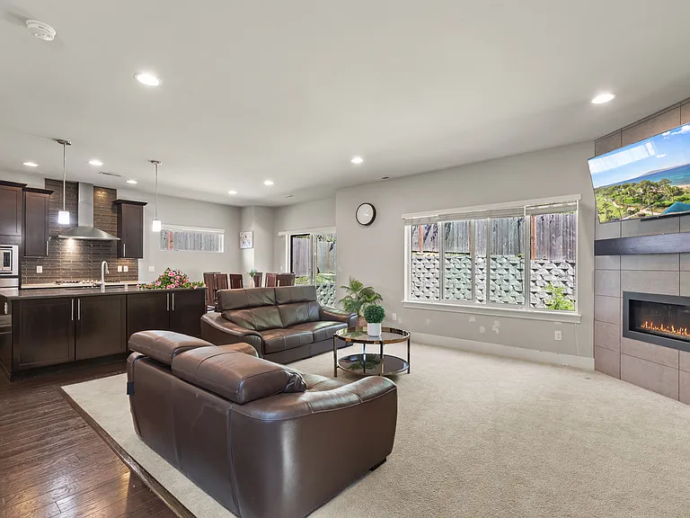 1407 183rd St SW — Photo 2