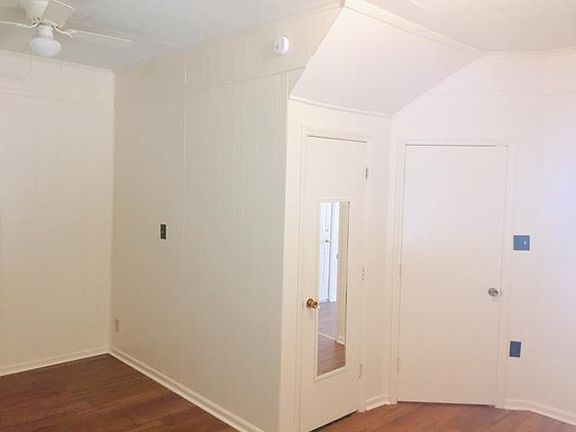 5th image of 1019 W 3rd Ave