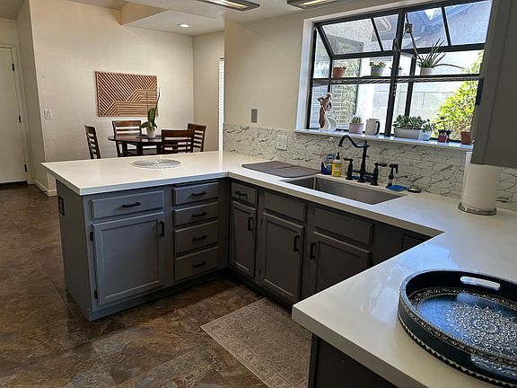 3rd image of 609 N Balboa Cir