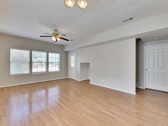 4th image of 2201 E 18th St #B