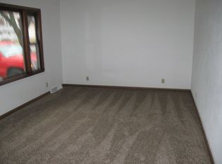 1008 11th St, Silvis, IL 61282