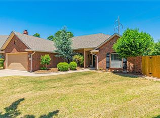 233 Deerhurst Dr, Norman, OK 73072